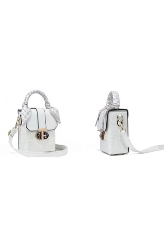 Crossbody Táska Lakkbőrböl Fehér mérete 17*13*8cm