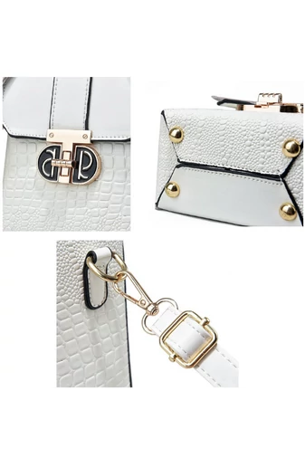 Crossbody Táska Lakkbőrböl Fehér mérete 17*13*8cm