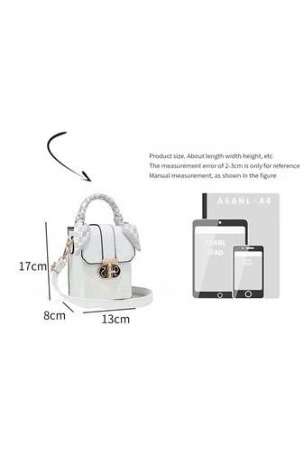 Crossbody Táska Lakkbőrböl Fehér mérete 17*13*8cm