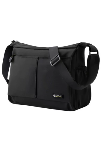 Férfi crossbody táska Sötétkék vízálló anyagból méret (25*33*13cm)