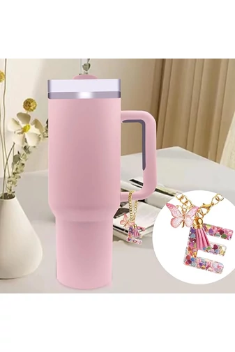 Elegáns kulcstartó „E” kezdőbetűvel, pillangós díszítéssel, Rózsaszín