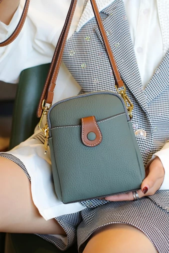 Mini kék valódi bőr Crossbody táska méret (20*14*8cm)