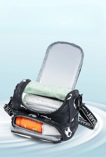 Crossbody Táska Gyerekeknek,Szigetelt, Vízálló, Fekete Arany futball Mintával 18*25*16cm