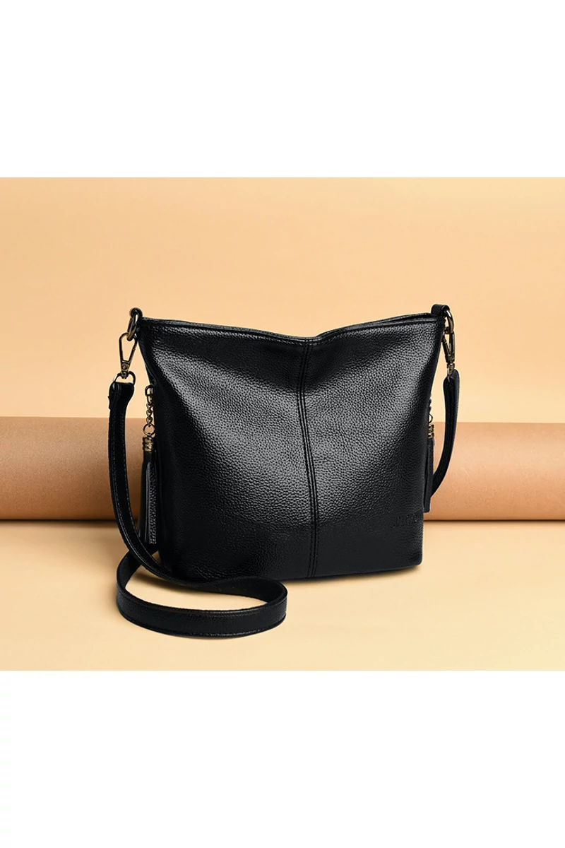 Fekete Műbőr Crossbody Táska (20x27x10cm)