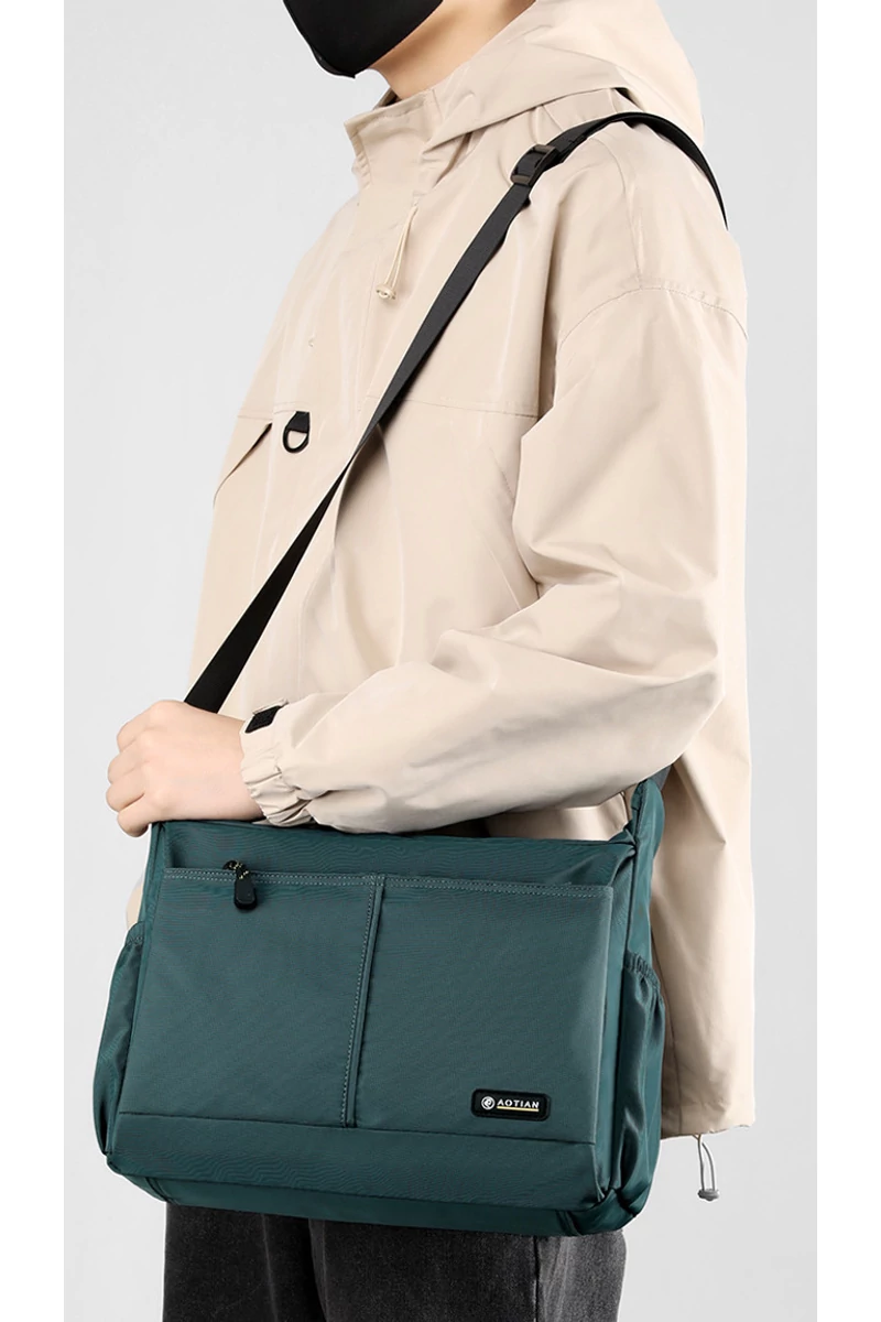  Férfi crossbody táska zöld vízálló anyagból méret (25*33*13cm)